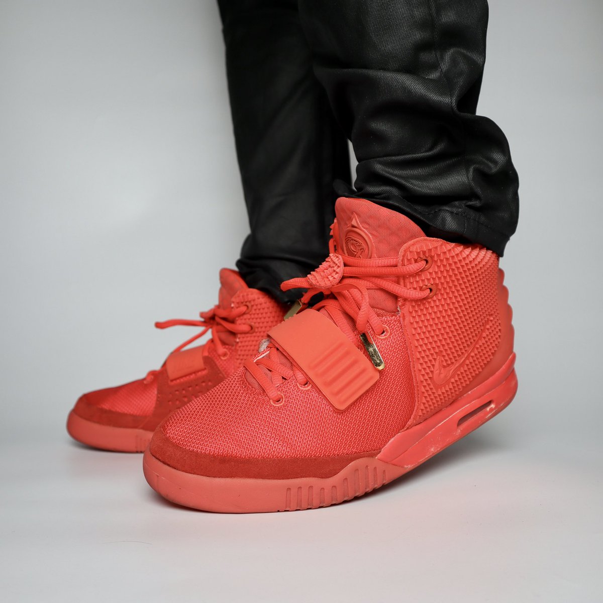 red october shoe laces