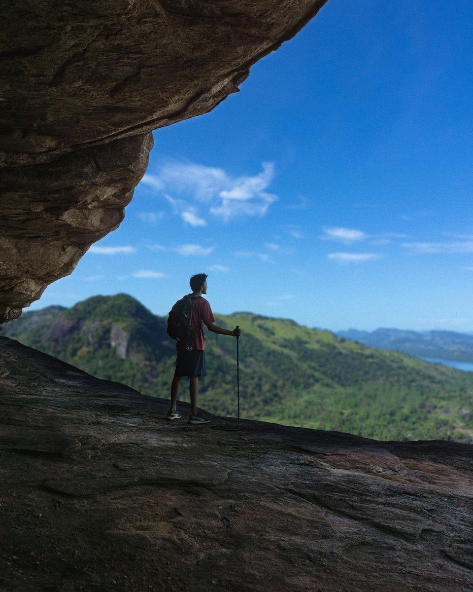 Destination - Narangala, Sri Lanka
Credits - @_thenavigator__ <a href="/travelgram/">fuki_travelgram</a>.sl
.
.
#srilankatourismalliance #travel #issrilankasafe #lovesrilanka #bestplacestotravel #visitsrilanka #slta #travelandtourism #srilankadaily #lovesrilanka #fallinloveagain #placestovisit