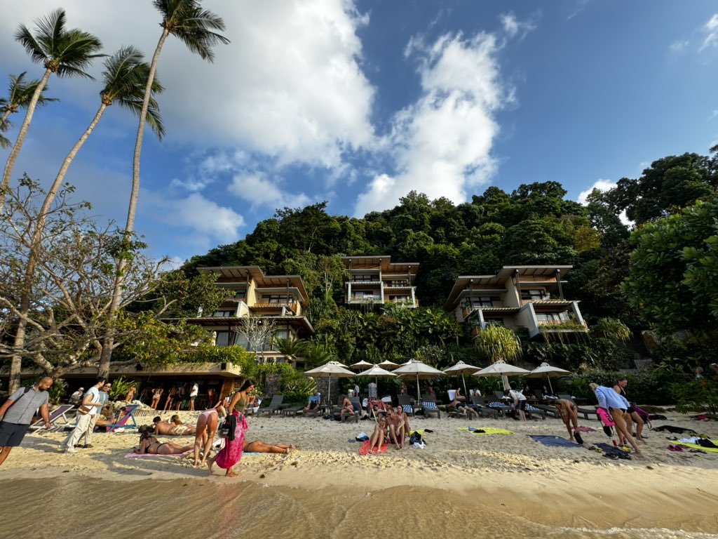 Mark_Dy's tweet photo. #MaremegmegBeachClub https://t.co/adAnaLjZUh
