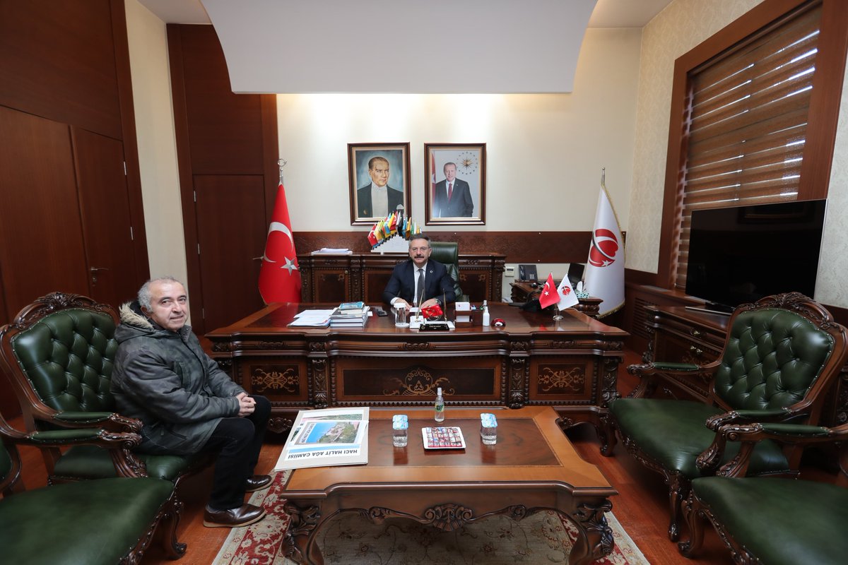 Eskişehir Mihalıççık Gürleyik Doğal ve Tarihi Varlıkları Koruma Geliştirme Dernek Başkanı Halit Gürsoy, Valimiz Sayın Hüseyin Aksoy'u makamında ziyaret etti.
