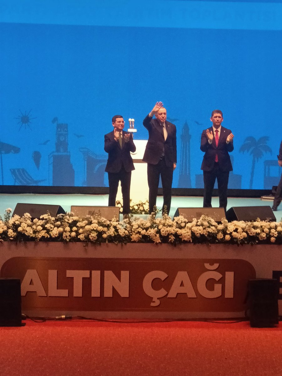 MCAKIR0718's tweet photo. Sn. Cumhurbaşkanımız @RTErdogan ’ın teşrifleriyle Cumhur İttifakı Antalya Aday Tanıtım toplantımızı ve #AntalyanınAltınçağı başlangıcını büyük bir coşku ile gerçekleştiriyoruz.

Rabbim yolumuzu muvaffak eylesin...

#HazırızKararlıyız
@HTutuncu
@alicetin_07 https://t.co/Ca4qKK2tgL