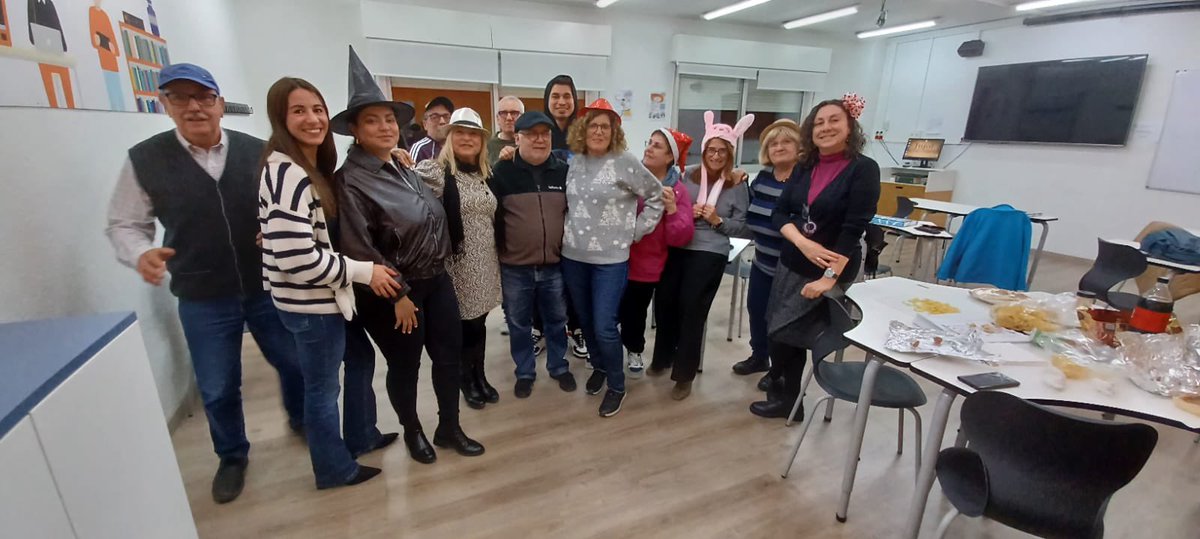 CJujol's tweet photo. Setmana de Carnaval a les nostres aules. Ho celebrem seguint les consignes que ens proposen desde l’Ajuntament Sant Joan Despí. Orgullosos de tenir un alumnat tan motivat 😍 https://t.co/1UDBKt0OTA