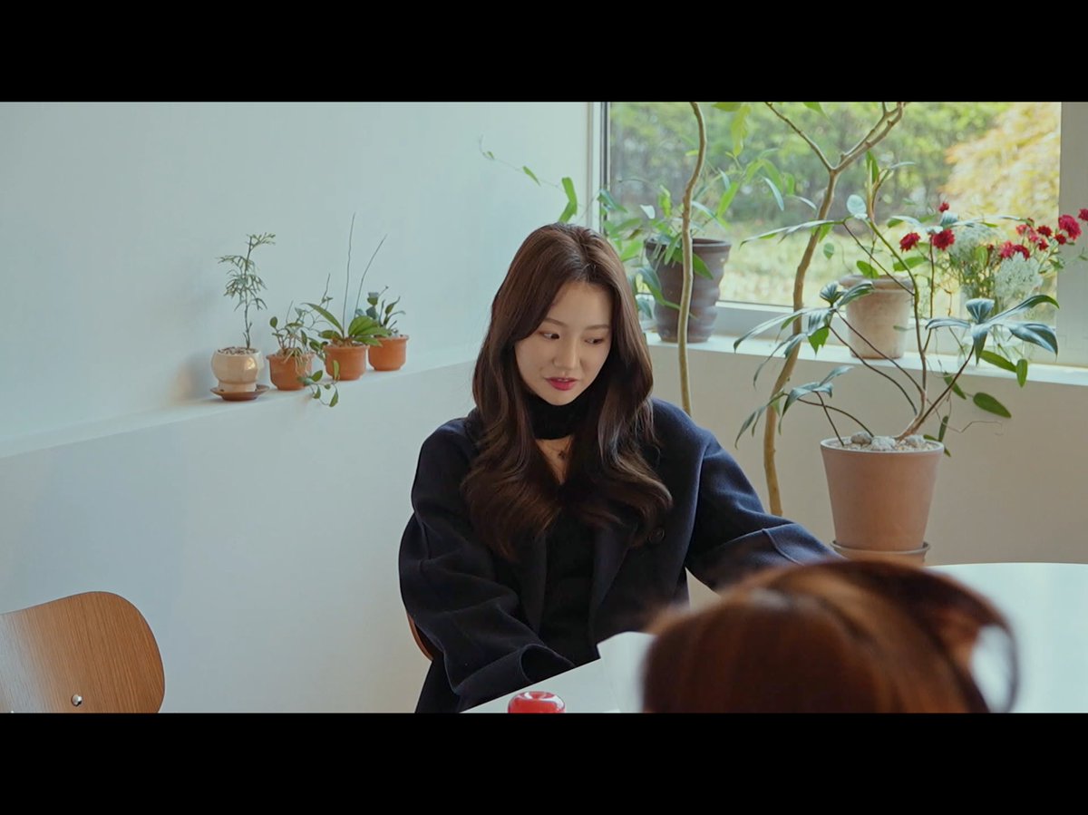 edwearchive's tweet photo. 아 유정언니 광태랑 데이트 가기 싫어서 닭볶음탕 먹는거 구경하고 한숨쉬면서 나가는게 갸웃겨 하 표정을 진짜 못 숨기시네 https://t.co/MxZfe92k3c