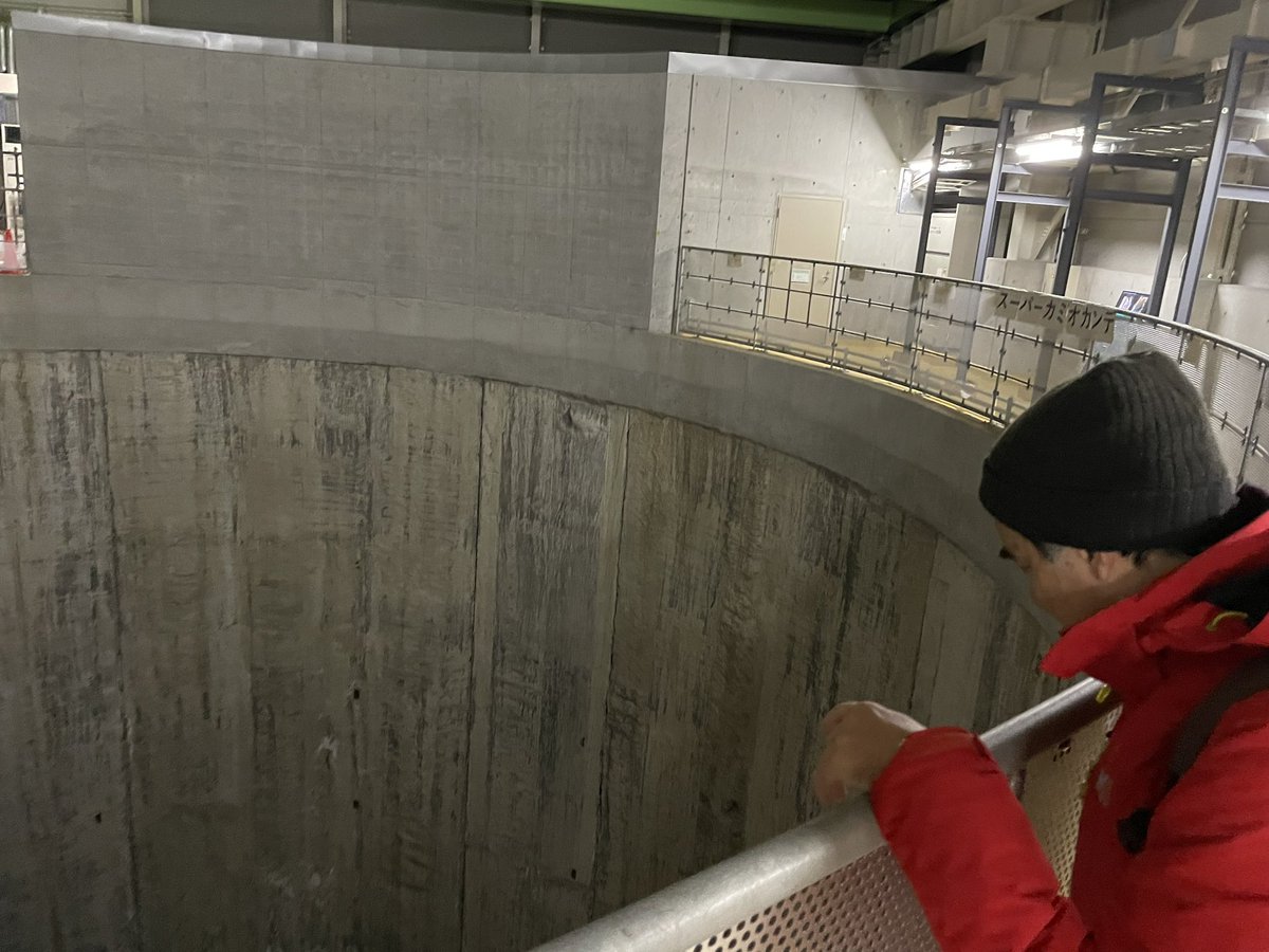 Fascinating visit of the T2K neutrino experiment today at <a href="/J_PARC/">J-PARC</a> with Paris friends. Unfortunately beam was off so we only got to see cosmic ray muons, but still super impressive 🤓. And it smells like the ocean 🌊 under the sea level