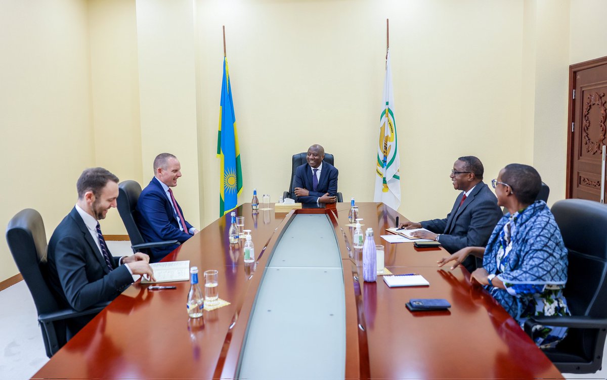 PrimatureRwanda's tweet photo. Today, Prime Minister Dr. Ngirente received Mr. Eric W. Kneedler, the Ambassador of the United States of America to Rwanda. During their discussions, they explored various areas of cooperation and shared interest. https://t.co/qLVCw5xtUT