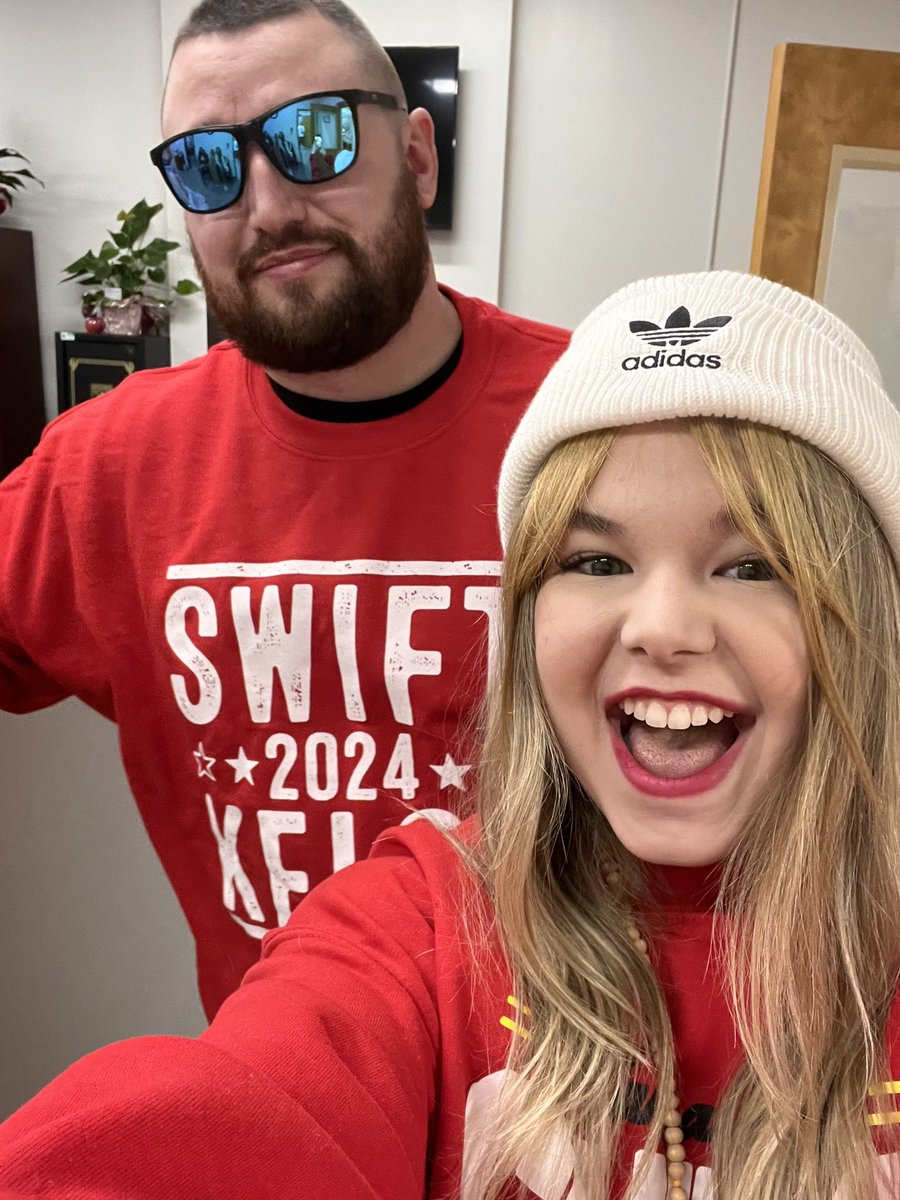 The @HighlandGville version of @taylorswift13 and @tkelce. Highland teachers exemplify Leader In Me habits for successful kids and have fun while doing so! #HawksLead #HawksSoar #ComeVisitHighland