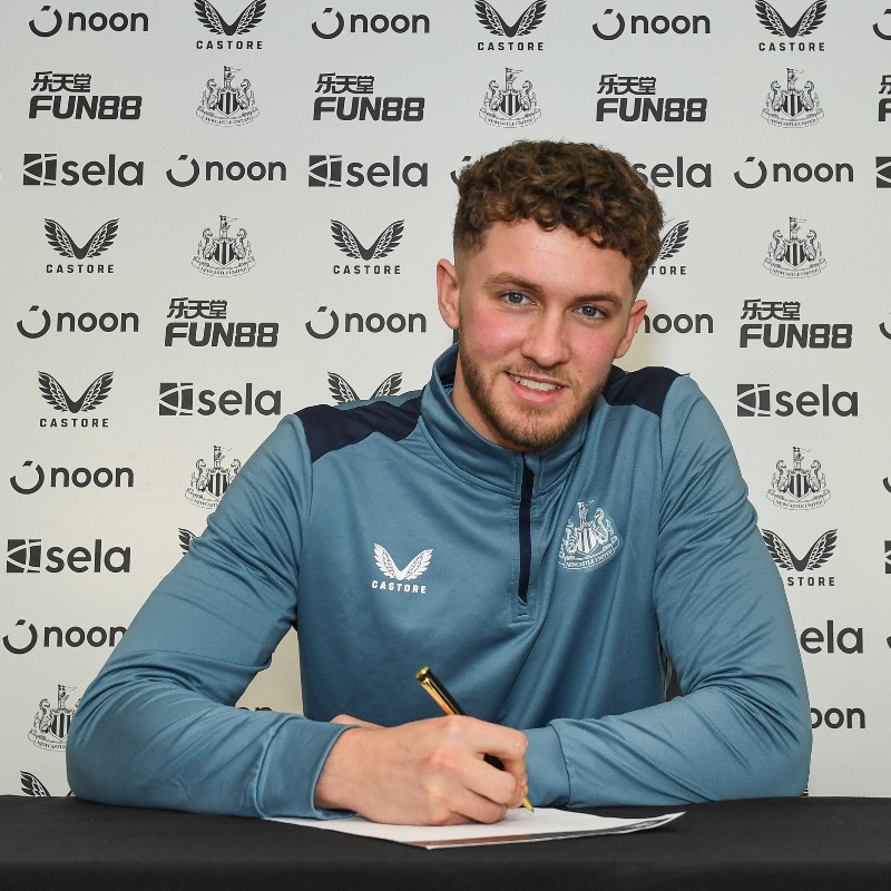 Newcastle United FC on X: "🤝 Max Thompson has extended his contract until the summer of 2025. Congrats, Max! 🧤" / X