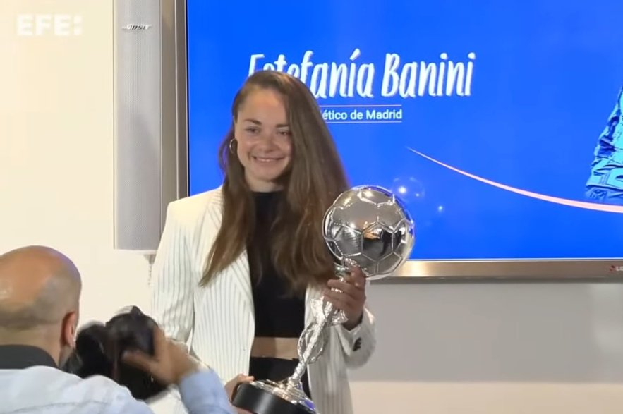 Felicitaciones a la Mejor Futbolista Iberoamericana 2023 👏

No alcanzan las palabras, sos grandiosa. Luchando y trabajando desde chica para cumplir tus sueños y hoy sos una referente absoluta del fútbol. La mejor por siempre.

ORGULLO NACIONAL 🇦🇷