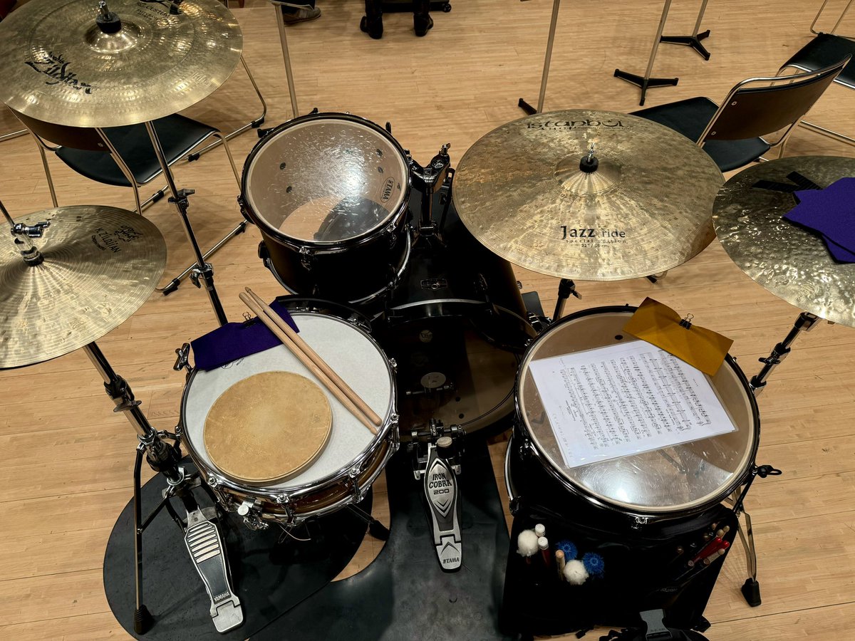 ToShiiish's tweet photo. 栃木市にて、東京SDGs吹奏楽団さんにお邪魔してドラムを叩きました。
知ってる方がたくさんいて楽しかったです！
打楽器のあかねさんとは7.8年ぶりの共演。
スーパー嬉しかったです！

#久しぶりのスーツ
#ちゃんと入って安心
#焼肉食べたい https://t.co/uZO3KBZ7Uu