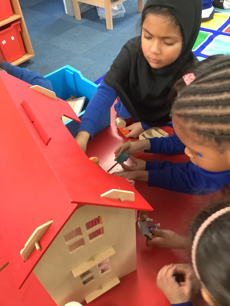 Rowlatts_TMET's tweet photo. Year 1SA Purposeful Play focus this week is playing cooperatively with each other. At each activity they have been practising how to take turns with each other . #rmpapshe #collaboration #play https://t.co/apOLvSIFEV