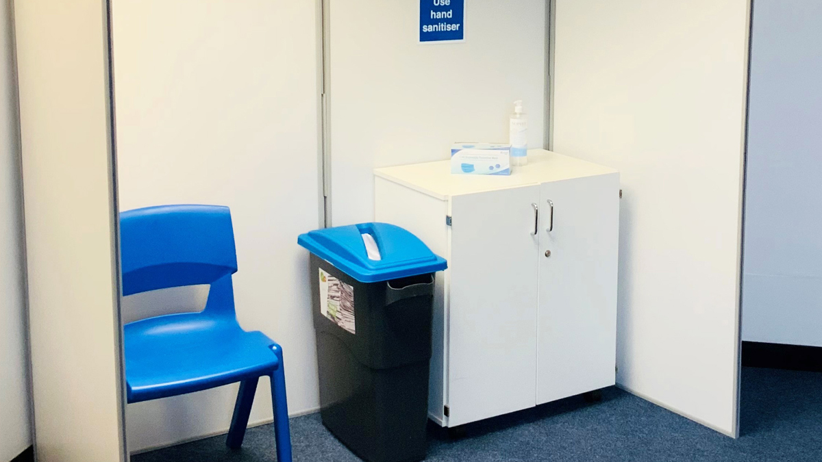 SupplyingDirect's tweet image. Step into medical booths for quick great for check-ups, expert advice, and vaccines. Shop medical booths for your doctors surgery or vaccine space.💉🩺 

displayboardsdirect.co.uk/shop/Easy-Clea…

#medicalbooths #medicalfurniture #medicalaccessories #healthcaresupplies #vaccinebooth