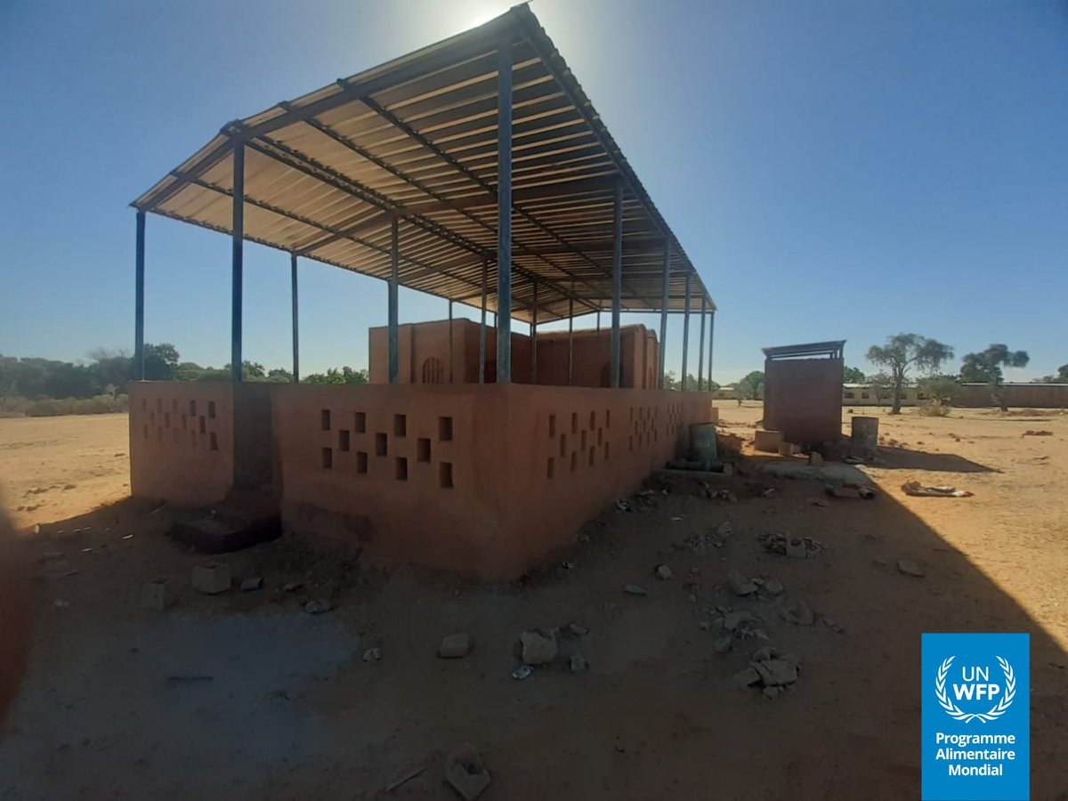 WFP_Mali's tweet photo. #Mali🇲🇱 1050 productrices céréalières de #Nara & #Balé, réunies en coopératives, dotées de 2 unités de transformation des produits agricoles🌾🌽 équipées, avec le soutien financier de 🇪🇺, à travers le projet #REDDAM* pour renforcer leur moyen de product° & booster leurs revenus. https://t.co/ooHU98IdWL