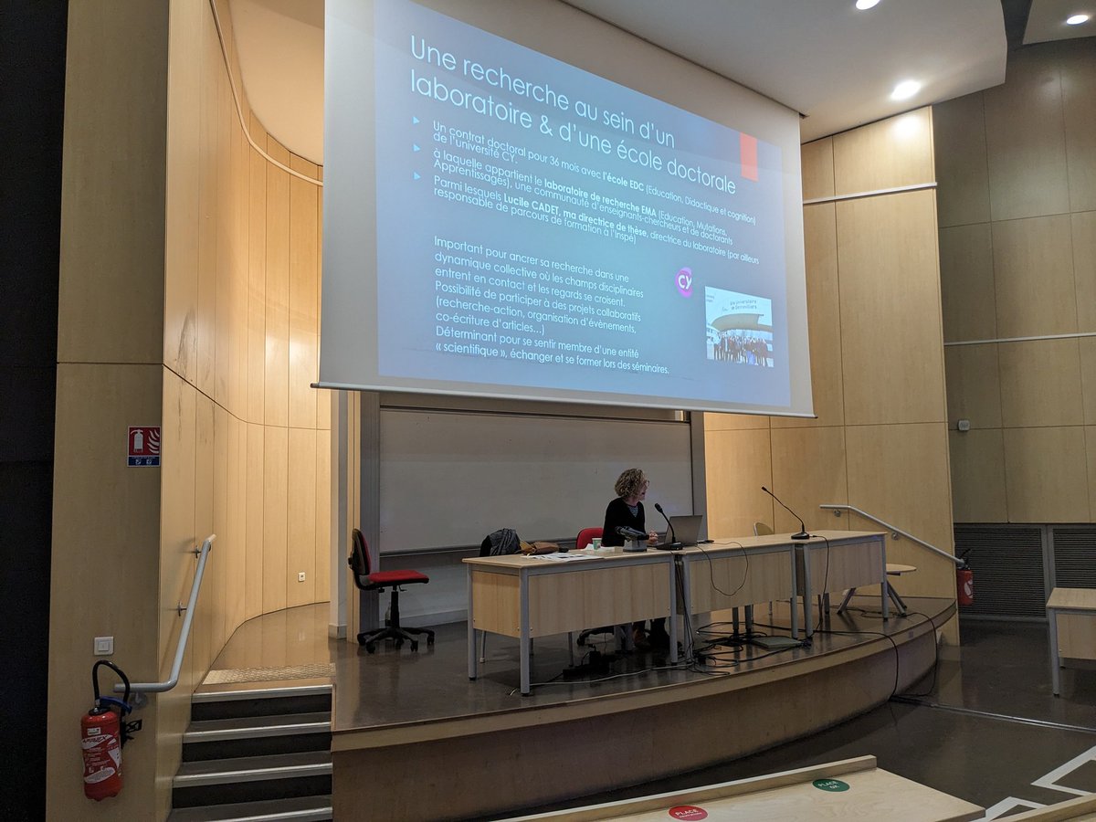 bu_cyu's tweet photo. Retour en images sur la conférence-sandwich "Valorisation de la recherche : premiers pas d'un parcours doctorant" à la #BUGennevilliers @InspeVersailles le 31 janvier dernier. Merci à l'intervenante Élise Bouillet du laboratoire EMA @UCP_laboEMA
#cyuniv https://t.co/ZjHBlJFw42