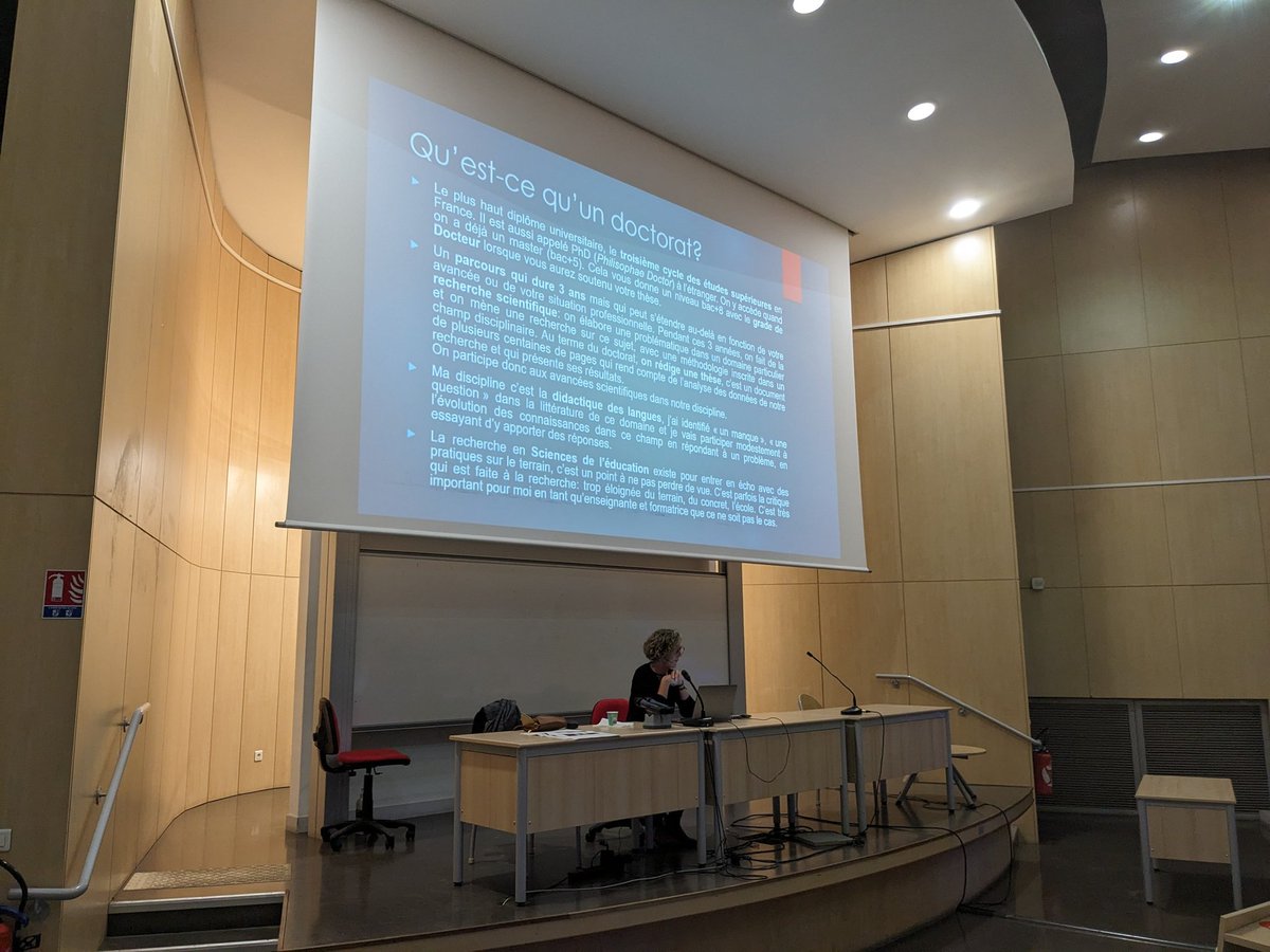 bu_cyu's tweet photo. Retour en images sur la conférence-sandwich "Valorisation de la recherche : premiers pas d'un parcours doctorant" à la #BUGennevilliers @InspeVersailles le 31 janvier dernier. Merci à l'intervenante Élise Bouillet du laboratoire EMA @UCP_laboEMA
#cyuniv https://t.co/ZjHBlJFw42