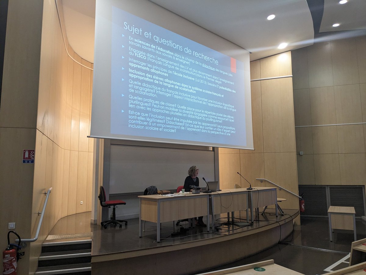 bu_cyu's tweet photo. Retour en images sur la conférence-sandwich "Valorisation de la recherche : premiers pas d'un parcours doctorant" à la #BUGennevilliers @InspeVersailles le 31 janvier dernier. Merci à l'intervenante Élise Bouillet du laboratoire EMA @UCP_laboEMA
#cyuniv https://t.co/ZjHBlJFw42