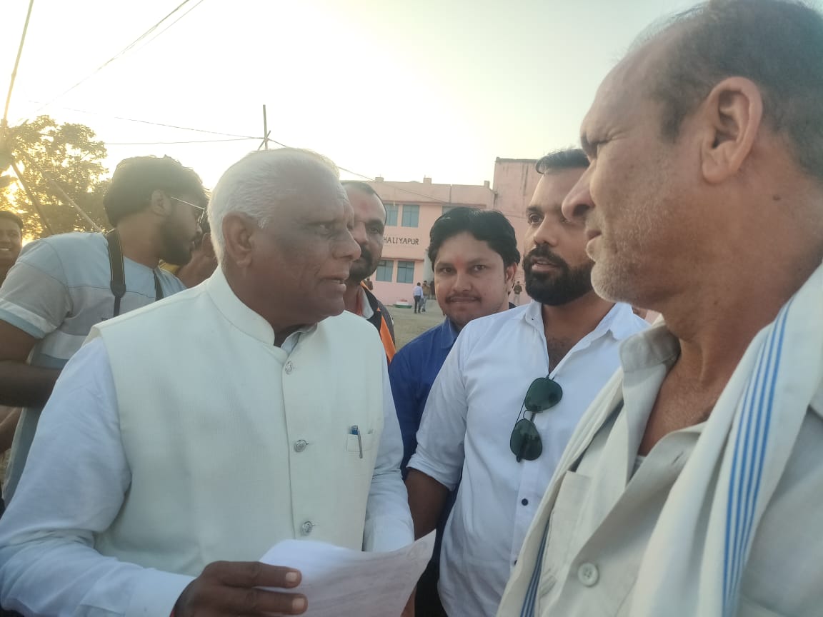 मुंगेली दिलों की धड़कन, जमीनी नेता, एवं वरिष्ठ विधायक मान. श्री <a href="/punnulalmohle/">Punnu Lal Mohle (मोदी का परिवार)</a> जी को आज व्यावसायिक प्रशिक्षक संघ के साथियों ने ज्ञापन सौंपा और शिक्षा विभाग में समायोजित करने के लिए निवेदन किया ।
<a href="/vishnudsai/">Vishnu Deo Sai</a> <a href="/vijaysharmacg/">Vijay sharma</a> <a href="/OfficeofArunSao/">Office Of Arun Sao</a> <a href="/brijmohan_ag/">Brijmohan Agrawal</a> <a href="/drramansingh/">Dr Raman Singh</a>
