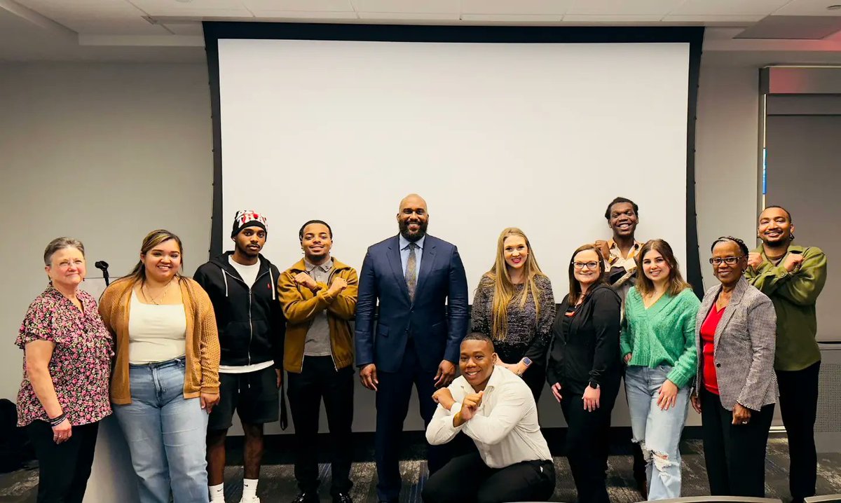 It was so nice to spend time at the SHSU @Talented_X program. @anjuan thank you for taking time out of your busy schedule to speak with our students about career success and professional development. It was informative and inspiring! #SHSU #studentsuccess