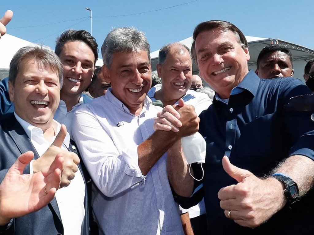 fernandapsol's tweet photo. Recordar é viver! 
Sebastião Melo, prefeito de Porto Alegre, era unha e carne com Bolsonaro.
Feliz carnaval, Melo. https://t.co/sHff9m2OUr