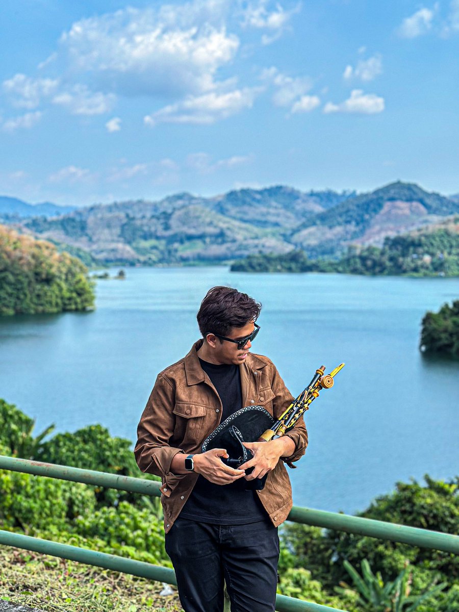 Habibi, Yalla Yala 

#Yala #thailand #uilleannpipes