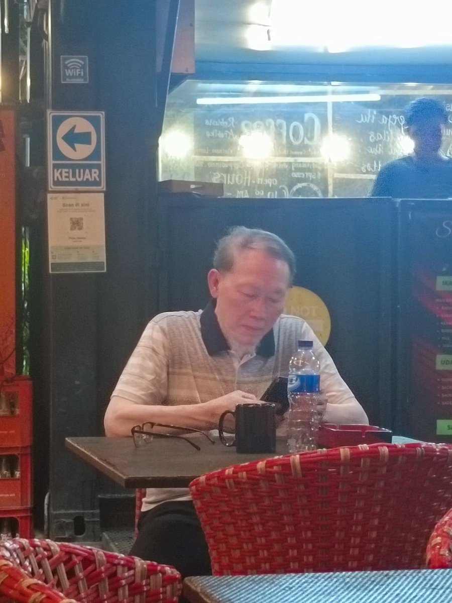 Inikah sosok sang pembayar sewa JIS itu?.