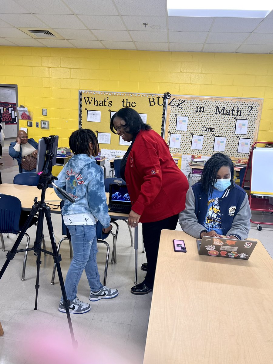 APSHumphriesES's tweet photo. We had a special news show anchor today! Many thanks to @apssupt for encouraging our students this morning! #theHUMPHRIESway #roadrunnerready https://t.co/iELODiSvMK