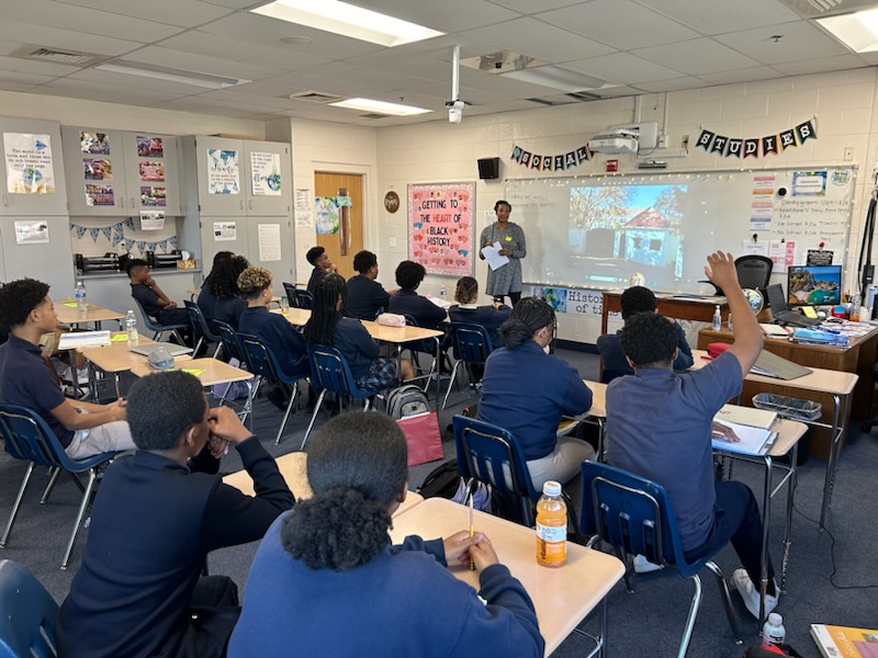 hthawks's tweet photo. Ms. Banks, Mom to Zion B ('25), visited our 7th grade Geography classes to share pictures and stories about her mission trip to South Africa. #HawkPride #TheBestYou #classof2025 https://t.co/WEXGjN1Elk