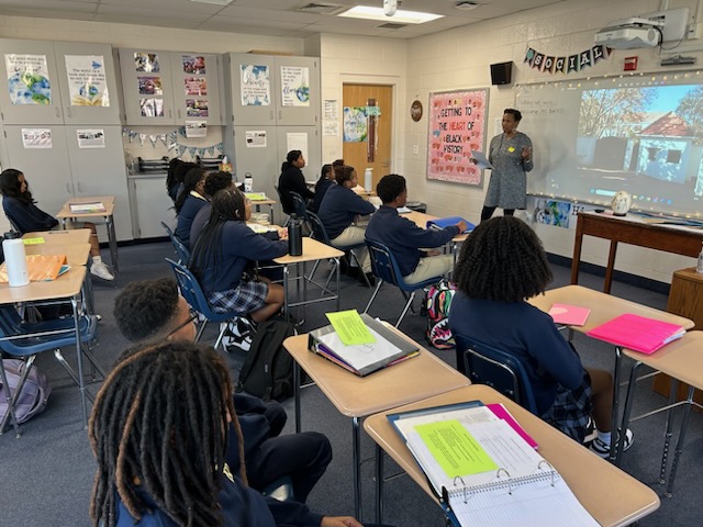 hthawks's tweet photo. Ms. Banks, Mom to Zion B ('25), visited our 7th grade Geography classes to share pictures and stories about her mission trip to South Africa. #HawkPride #TheBestYou #classof2025 https://t.co/WEXGjN1Elk