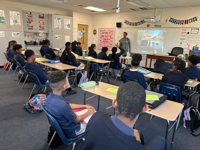 hthawks's tweet photo. Ms. Banks, Mom to Zion B ('25), visited our 7th grade Geography classes to share pictures and stories about her mission trip to South Africa. #HawkPride #TheBestYou #classof2025 https://t.co/WEXGjN1Elk