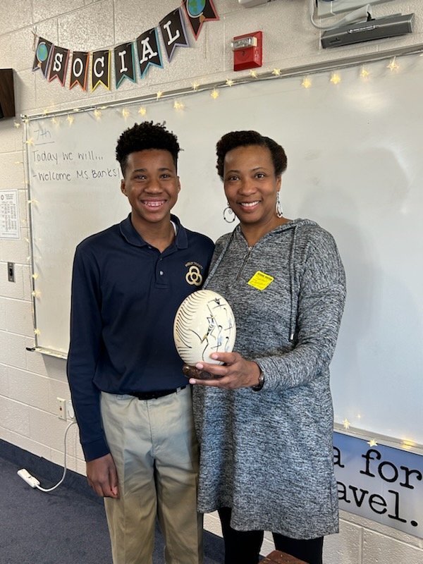 hthawks's tweet photo. Ms. Banks, Mom to Zion B ('25), visited our 7th grade Geography classes to share pictures and stories about her mission trip to South Africa. #HawkPride #TheBestYou #classof2025 https://t.co/WEXGjN1Elk