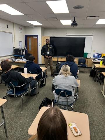 HelpSaveOurSpo1's tweet photo. Fun &amp; impactful visit to the Northwestern High School @RefReps class! Thank you Kris Loving &amp; Amanda Bender!
#helpsaveoursports #futuresportsofficials #refreps #IHSAA https://t.co/HUvMawV6cK