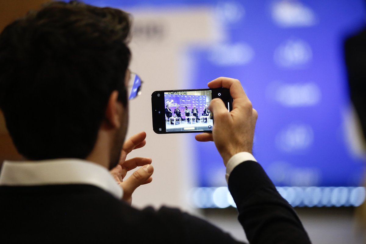 Greece’s Recovery Plan, Greece 2.0, predicts:
🔵 €36 billion in loans and grants
🔵 180.000 new jobs
🔵 7% real GDP growth by 2026

Watch the whole event here: epp.group/0unvb7sx

2/2