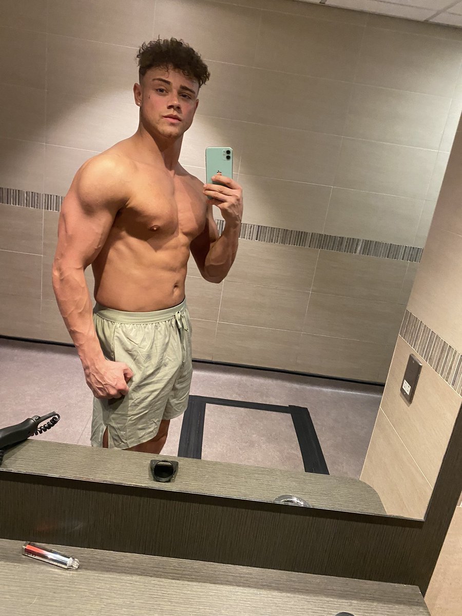 You know you wanna see the full content guys 

Big discounts coming your way to see full package 

Onlyfans: Aaron_angles