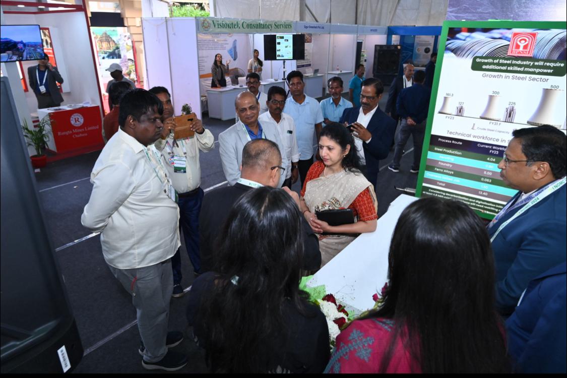 bpnsi's tweet photo. A Mega-event with an Exhibition held simultaneously was a collaboration between Govt. of India and Govt. of Odisha. It was attended by stakeholders of the metals space, coming together to discuss trending sustainability issues.(2/2)@SteelMinIndia @govil_ruchika @preetamSteel https://t.co/qidnKn04vd