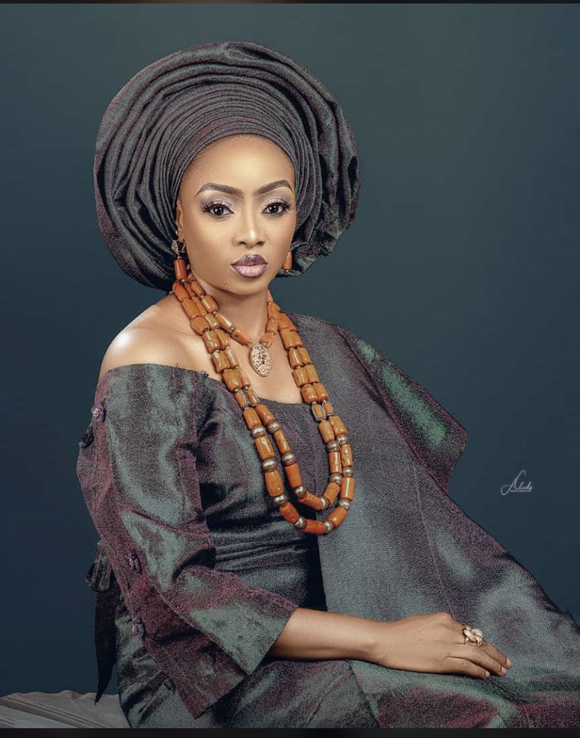 TayeloluomoAde's tweet photo. Sebi you claim you're yoruba and you look good in native😁
O ya come and prove it. Quote with a picture of you in your native attire 🥰

Don't air me please https://t.co/DfWOYoIDAw