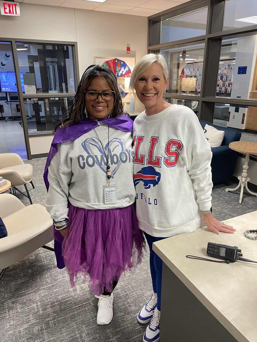 Mrs. Moore tweet media