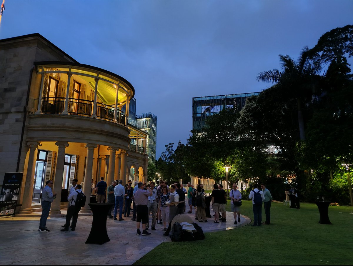 A big applause to the @AMASSocial for organising a wonderful symposium 👏 I felt honoured to receive the Moran Scientific Award for the best student presentation, thank you! Big thanks also to my sponsors @NCCRbioinspired, @MerkleInstitute and hosts in Brisbane @EcoVisUQ