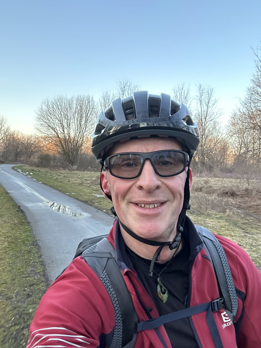 Well, that has to be the warmest #WinterBikeToWorkDay ever... While a pleasant ride, the spring-like conditions just reinforce the need for #ClimateAction - ditch your car and jump on a bike whenever you can <a href="/WesternU/">Western University</a> <a href="/WATS_UWO/">WATS-Western Active Transportation Society</a>