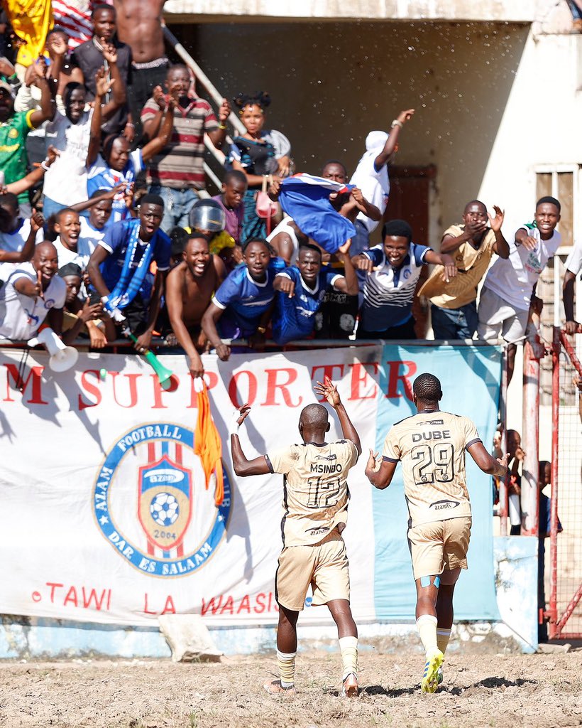 WorldSports14_'s tweet photo. Half Time : Simba SC 0 - 1 Azam FC
Prince Dube 14β
@bikotanzania
#BonusBonge
#Bongeka https://t.co/JhnoHPmzU4