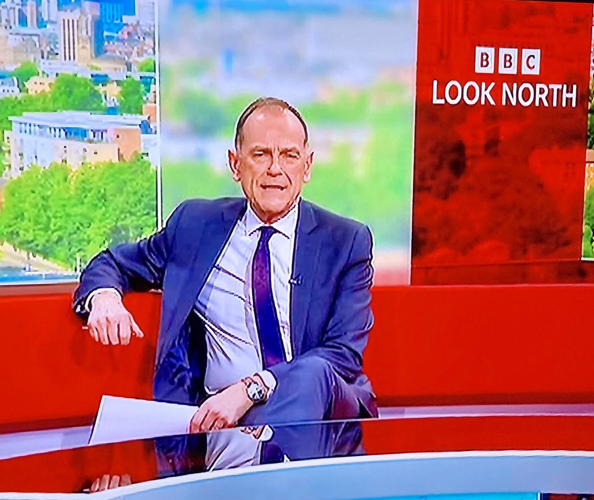 I’m sure there’s a perfectly logical reason why @BBCNEandCumbria⁩ presenters stand up for breakfast and evening bulletins, but sit down at lunchtime.
Is it merely a #onesizefitsall ‘house style’ to mirror the national news colleagues who precede them? (“Thanks, Rita.”)