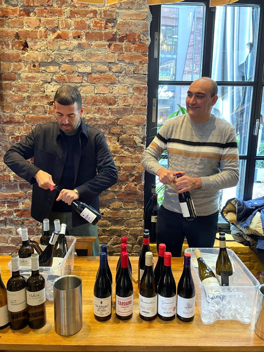Pardevalles's tweet photo. 💬 Estamos en
#SpanishWineFestival en Oslo, Noruega..Nos vemos !!
.
.
#pardevalles #prietopicudo #albarin #doleon #vinodeleon #bodegapardevalles #vinodeespaña #vinosespañoles #bodegapardevalles #tierradeleon #valdevimbre #leonesp #leonespaña #productodeleon https://t.co/26cyFAAJ6T