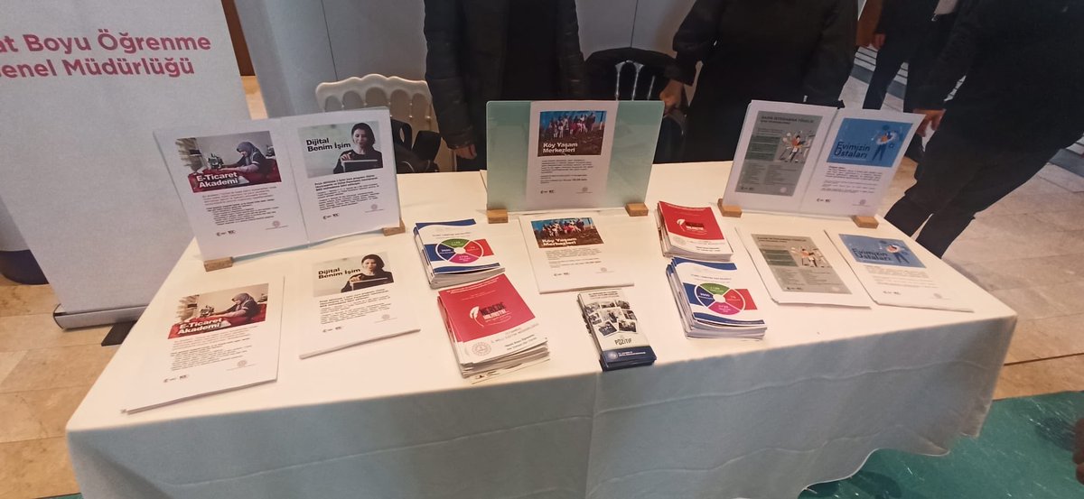 Hayat Boyu Öğrenme Genel Müdürlüğü ‘nü temsilen kadın istihdamının desteklenmesine yönelik faaliyetlerin tanıtımı kapsamında, AKM’de  Beyoğlu Halk Eğitimi Merkezi stantında hizmetlere ilişkin tanıtım faaliyetleri yapıldı. <a href="/tcmeb/">Millî Eğitim Bakanlığı</a> <a href="/mebhbogm/">MEB Hayat Boyu Öğrenme Genel Müdürlüğü</a> <a href="/istanbulilmem/">İstanbul İl Millî Eğitim Müdürlüğü</a> <a href="/MucahitYentur/">Murat Mücahit Yentür</a>