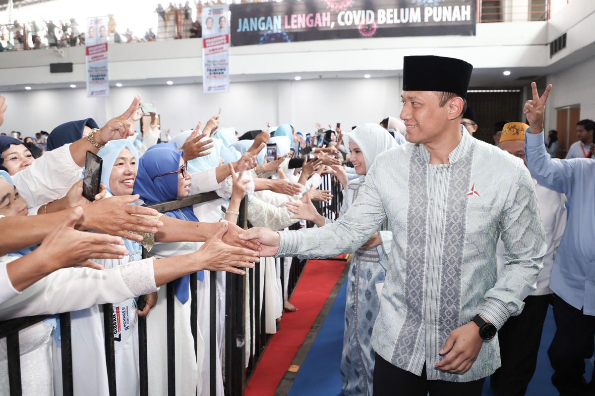 AgusYudhoyono's tweet photo. Alhamdulillah hari ini bisa melakukan doa bersama untuk kemenangan Prabowo - Gibran bersama para kyai, alim ulama serta masy Jawa Timur di Jatim Expo Surabaya. Koalisi Indonesia Maju, termasuk Partai Demokrat, ingin meyakinkan InsyaAllah jika Bapak Prabowo terpilih sebagai Presiden dan memimpin kita dalam 5 tahun ke depan, maka Indonesia akan semakin maju negaranya, dan semakin sejahtera masyarakatnya.