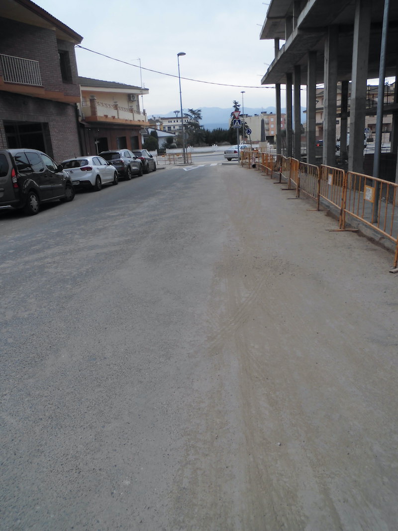Ajmoradebre's tweet photo. L’Ajuntament de Móra d’Ebre reclama mesures a l’empresa que executa treballs de canalització per reduir les molèsties i endarreriments en l’obra https://t.co/BbPVduCkSd https://t.co/6YZswtuq8Z