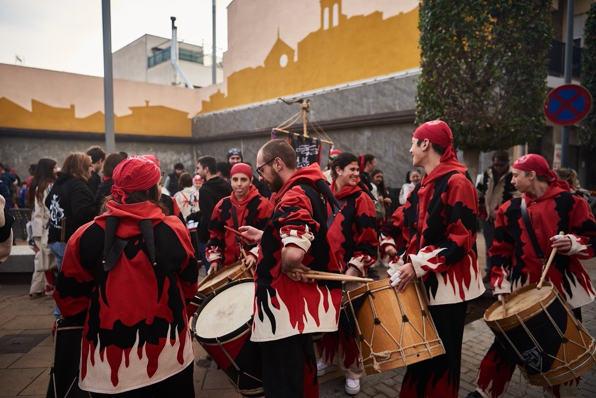 DiablesHospi's tweet photo. 📸II TABALADA DE FESTA MAJOR D’HIVERN📸

🥁El 28 de gener els nostres tabalers van participar a la II Tabalada de Festa Major d’Hivern de la Pobla de Mafumet. Us deixem algunes imatges de l’acte en el que van portar ritme als carrers junt amb les altres colles participants. https://t.co/nEtdueTdkZ