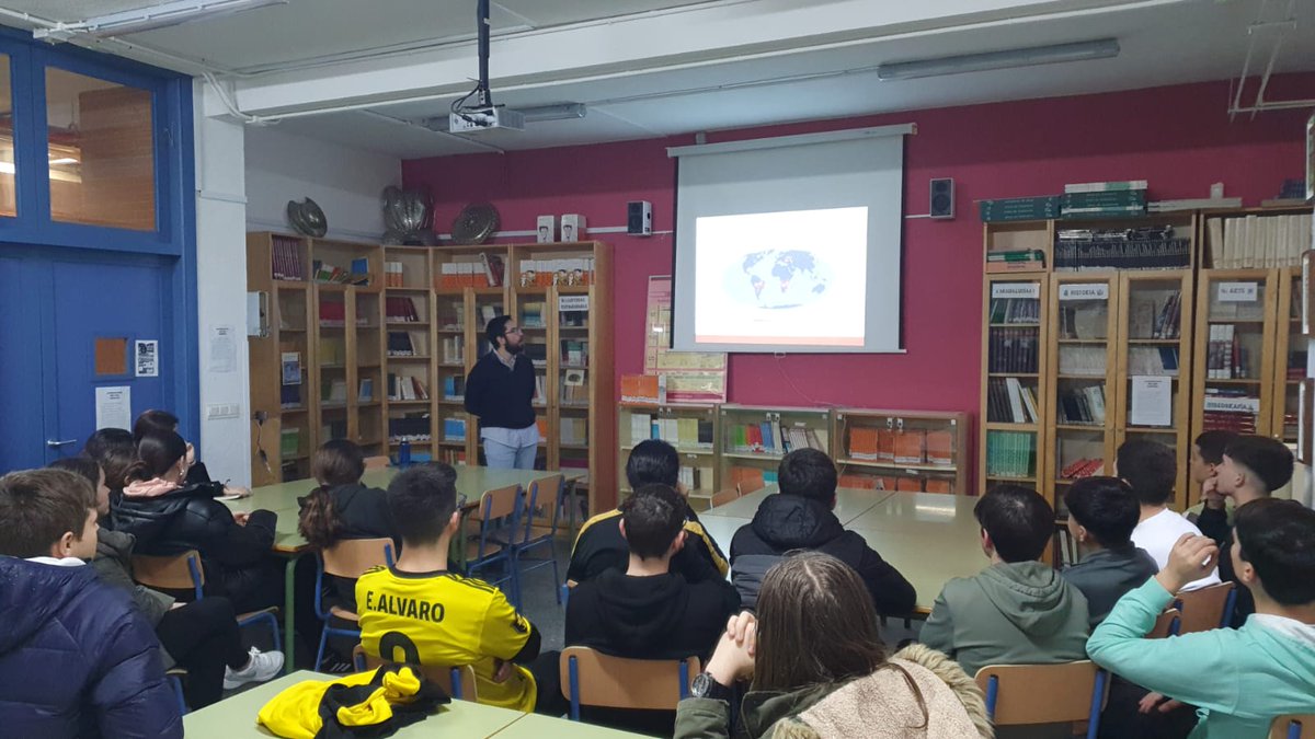 ErofireP's tweet photo. Charla divulgativa sobre Suelo, Fuego y Cambio Climático en el I.E.S. JACARANDÁ de Brenes (Sevilla). @IRNAS_CSIC @MED_UEvora @CSIC #fire #soilorganicmatter #analyticalpyrolysis #Science #divulgation https://t.co/iTWEFJSahG