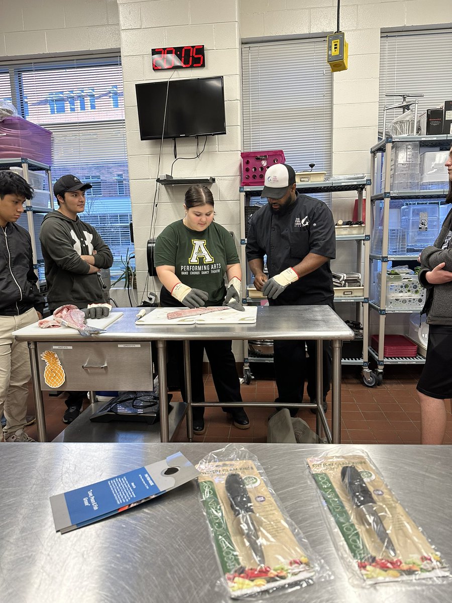 apexculinary's tweet photo. You have to check out The Fish House in Apex! Students learned how to filet fish and shuck oysters! 🦪 🐟 https://t.co/Eoej2M4CEp