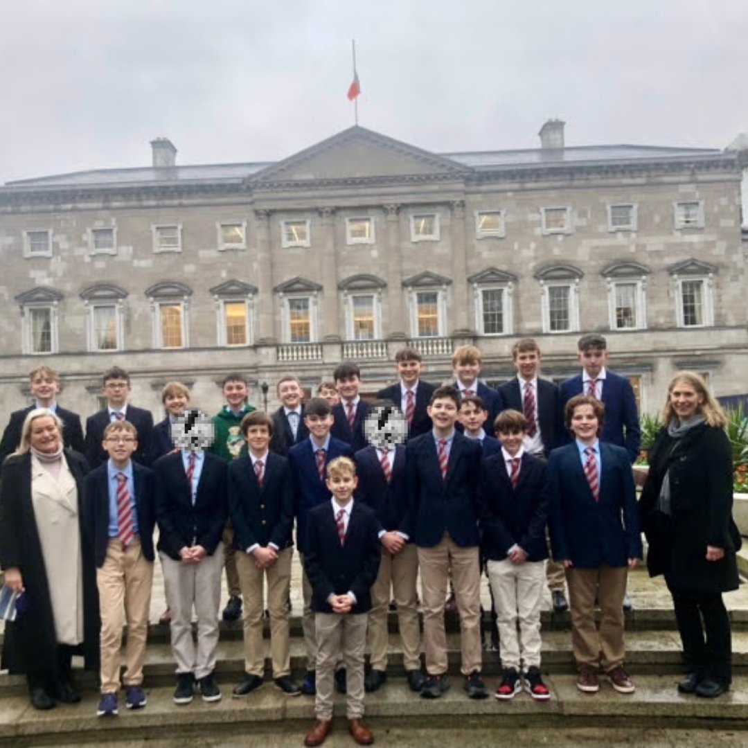 First year students visited Leinster House @OireachtasNews yesterday and were lucky enough to sit in the Seanad and witness our Minister for State addressing Senators. 🇮🇪 #GlenstalAbbeySchool