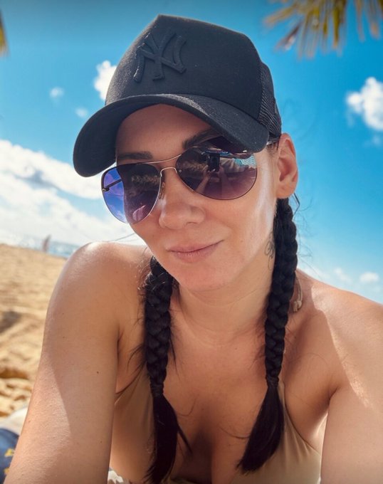 Do you like warm weather? RT🔥 = GIFT🎁 https://t.co/0W2YGruL2o https://t.co/zQfs78hYqE