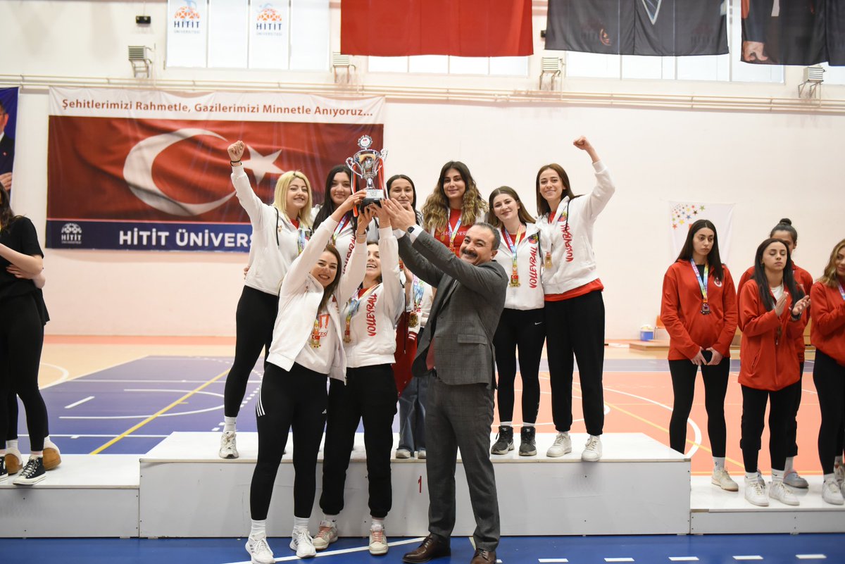 HituKurumsal's tweet photo. Erkek ve Kadın Voleybol Takımlarımız, ev sahipliğimizde düzenlenen ÜNİLİG Bölgesel Voleybol Müsabakalarında şampiyon oldular.

✍️https://t.co/drre4J68aP

#HititÜniversitesi @ProfAliOzturk https://t.co/qf8y68tJWJ