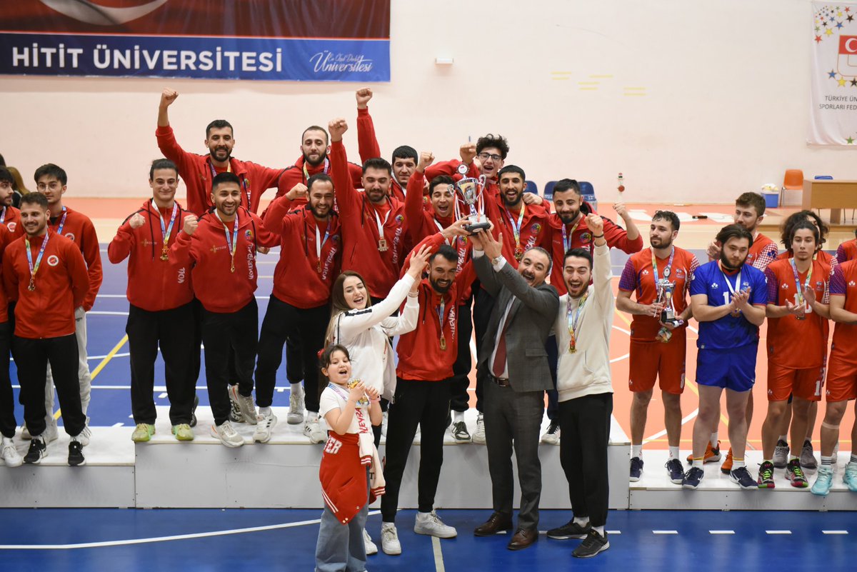 HituKurumsal's tweet photo. Erkek ve Kadın Voleybol Takımlarımız, ev sahipliğimizde düzenlenen ÜNİLİG Bölgesel Voleybol Müsabakalarında şampiyon oldular.

✍️https://t.co/drre4J68aP

#HititÜniversitesi @ProfAliOzturk https://t.co/qf8y68tJWJ